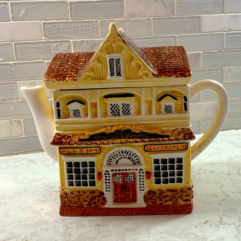 IDC Ceramic Cottage Teapot